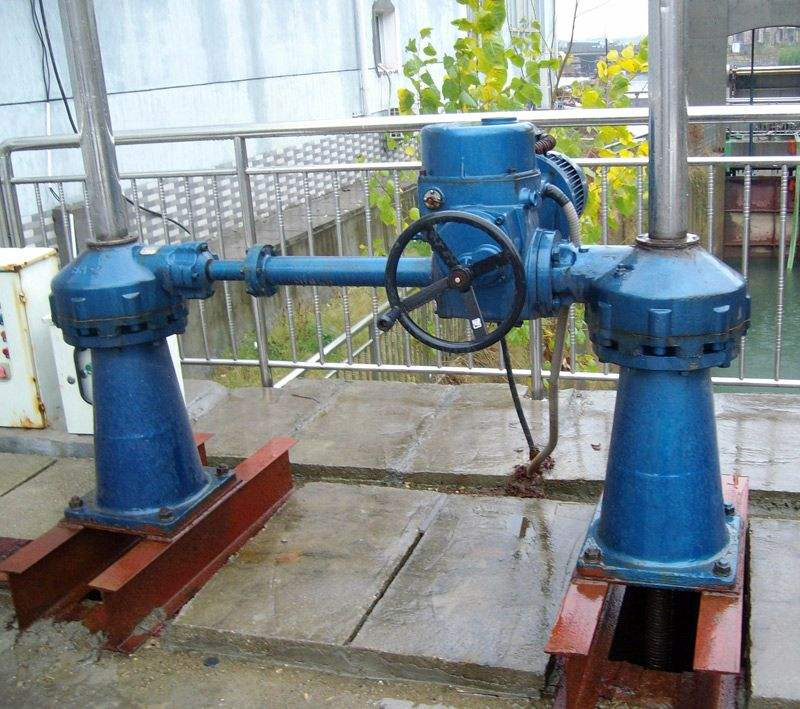 電動(dòng)雙吊點(diǎn)啟閉機